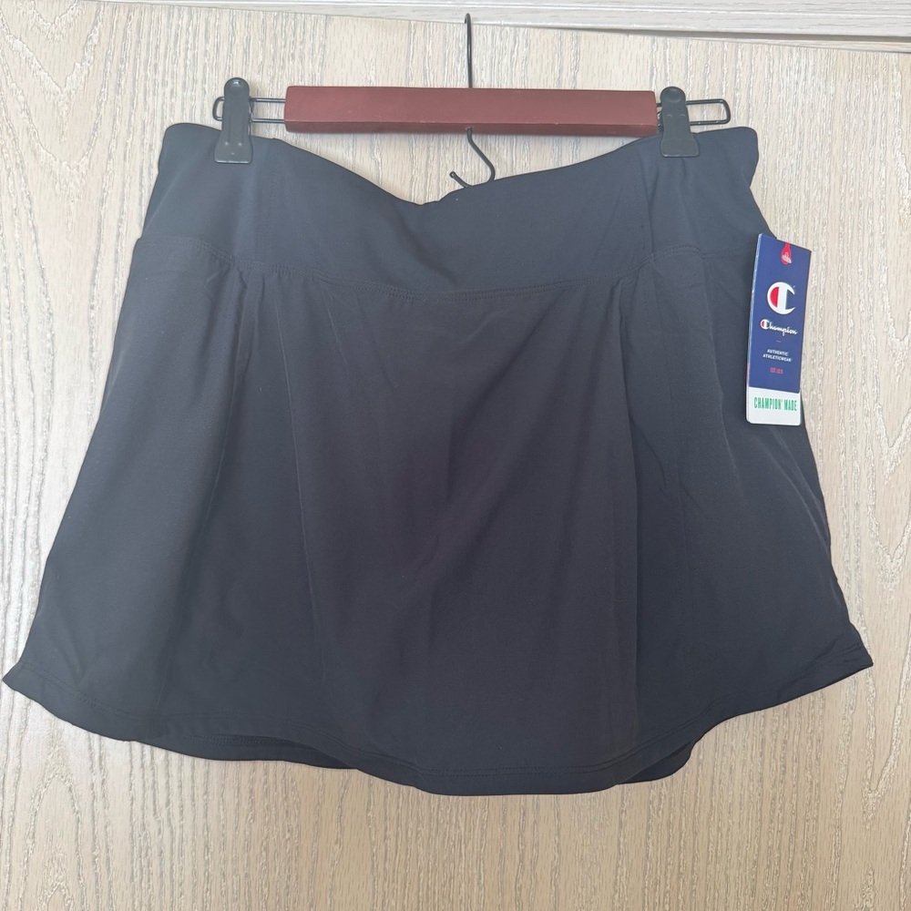 Champion Active Skirt with built in Shorts - black size large